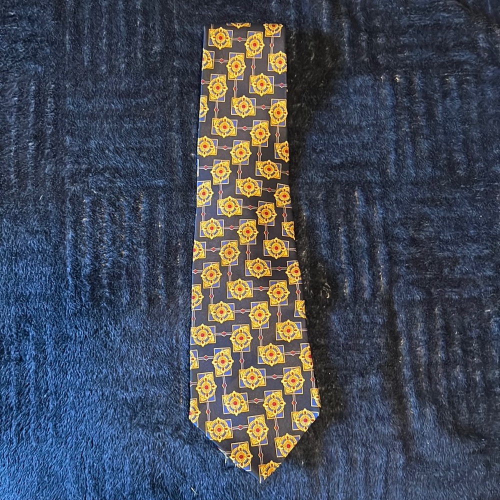 100% silk tie with designs